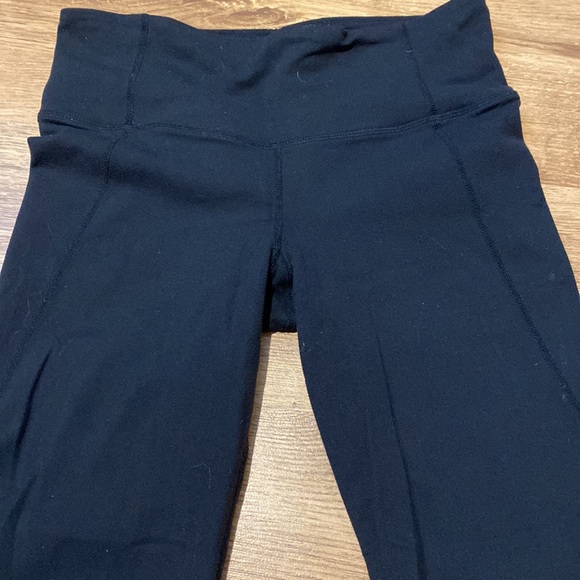 Black capris lululemon with back leg slit - Picture 2 of 9